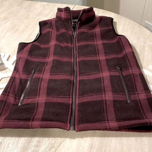 Purple/ Plum plaid fleece vest - Medium - Picture 1 of 6
